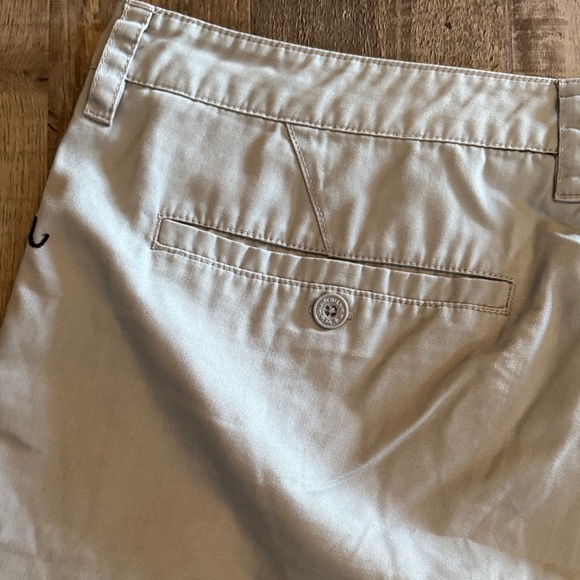 Quiksilver Men's Light Gray Flat Front Shorts - Picture 7 of 7